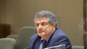 Fernando Blanco pasará del MEF a la dependencia de Presidencia. Fernando Blanco pasará del MEF a la dependencia de Presidencia.