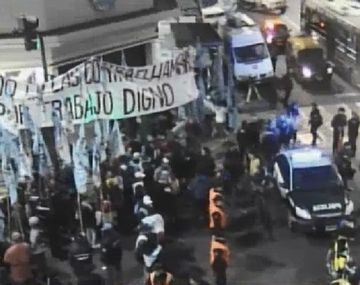 Arrancó la protesta con ollas populares para denunciar la pobreza