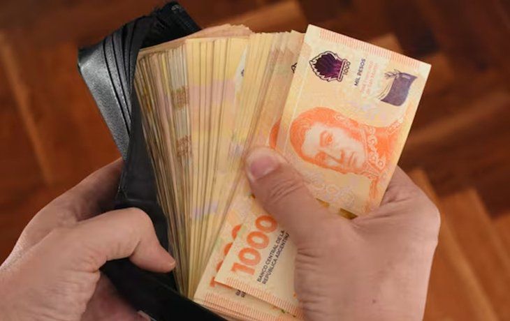 El Gobierno aumentó por decreto el salario mínimo: a cuánto asciende