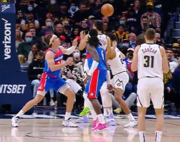 Ojos en la nuca: la asistencia de Campazzo que enloqueció a la NBA