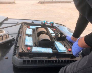 Impresionante operativo de AFIP: secuestró US$75 mil escondidos en el aire acondicionado de un camión