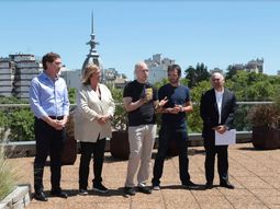 Horacio Rodríguez Larreta y el presidente del Instituto de Vivienda de la Ciudad (IVC), Juan Maquieyra, durante la presentación del programa en Parque Lezama.