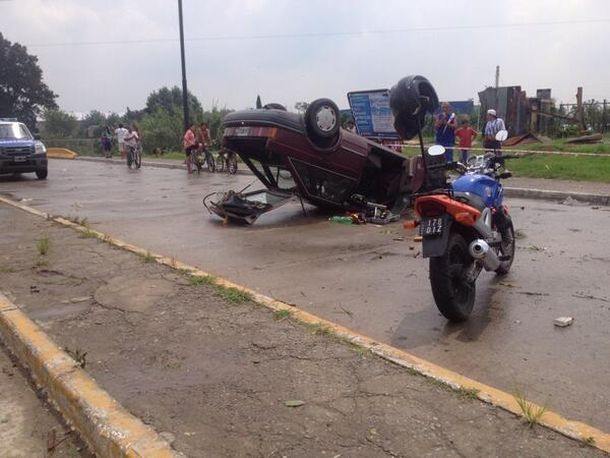 Vecinos afirman que un fuerte tornado volteó un auto en Berazategui