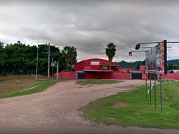 Hallaron a una mujer policía desorientada, descalza y vestida con ropa de hombre