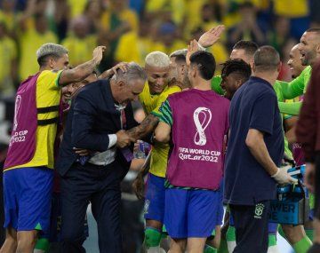 Tite explicó por qué bailó con los jugadores en el festejo de un gol de Brasil