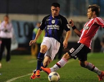 Estudiantes recibe a Racing en busca de su primer tirunfo