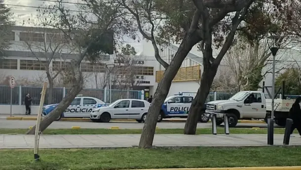 El Ministerio de Salud informó que el menor fue atendido de urgencia tras ser herido con una bala en el aula. El Ministerio de Salud informó que el menor fue atendido de urgencia tras ser herido con una bala en el aula.