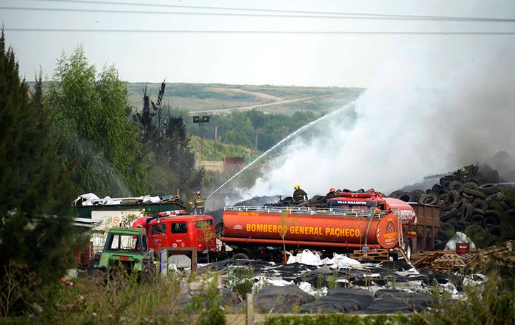 Todavía no lograron extinguirlo