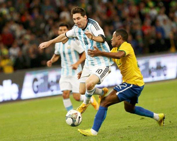 Messi no quiso cambiar su camiseta con Kaká y desató la polémica