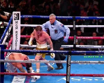 Así fue el espectacular nocaut de Canelo Álvarez contra Caleb Plant