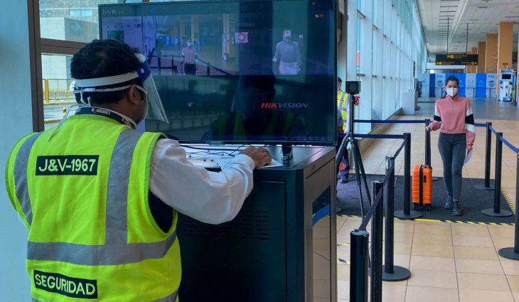 Turismo en pandemia: en abril de 2020 fue el punto más bajo de los vuelos comerciales