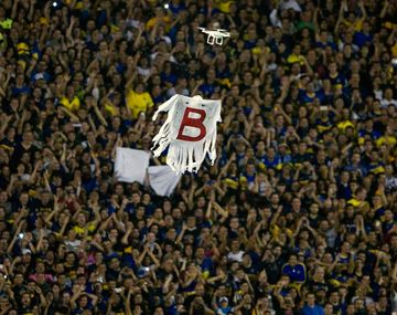 {altText(,#Superpapelón: citaron a policías y socios de Boca por el dron )}