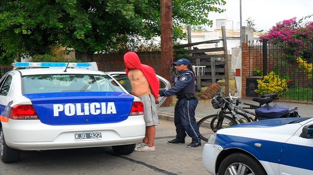 Aberrante: detuvieron a una pareja por abusar y torturar a sus hijos de 4, 7 y 8 años