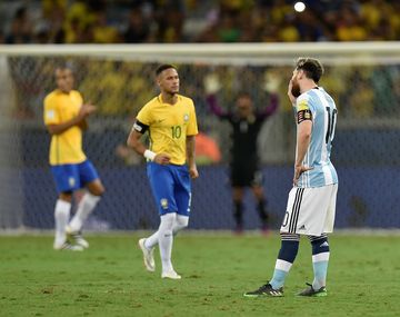 Messi sufre la caída ante Brasil por las Eliminatorias