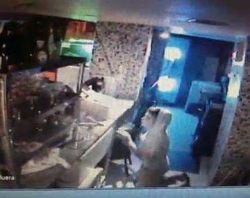 VIDEO: Entró a robar a una pizzería