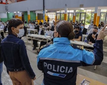 Mayra Mendoza participó de la evaluación de los aspirantes a policías