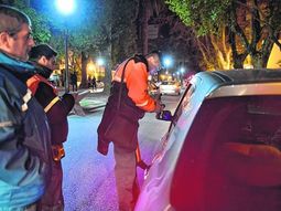 Fuera de control: escapó de un control de alcoholemia y atropelló a un peatón