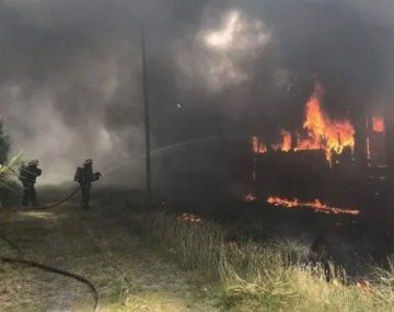 Gerli: se registraron dos incendios casi simultáneos de vagones en desuso del tren Roca