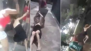 video: arrastro de los pelos a la amante de su marido y la tiro desde un puente video: arrastro de los pelos a la amante de su marido y la tiro desde un puente