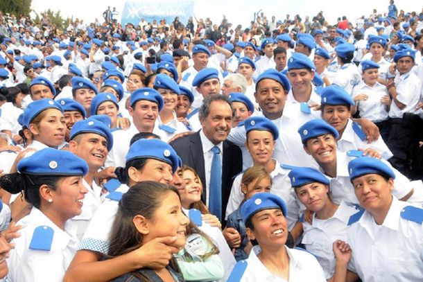 Scioli presentó a la policía local de La Plata junto al intendente Bruera