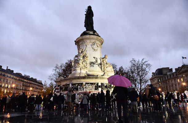 Miles de personas se manifestaron en silencio por la paz en Francia