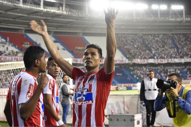 Teófilo Gutiérrez celebra el pase de Junior de Barranquilla