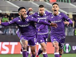 El gol de Nico González para meter a Fiorentina en semifinales de Conference League