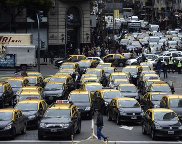 Los taxis pedirán subsidios para la carga de GNC