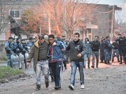 la policia controlo la pueblada en ituzaingo: hay diez detenidos la policia controlo la pueblada en ituzaingo: hay diez detenidos