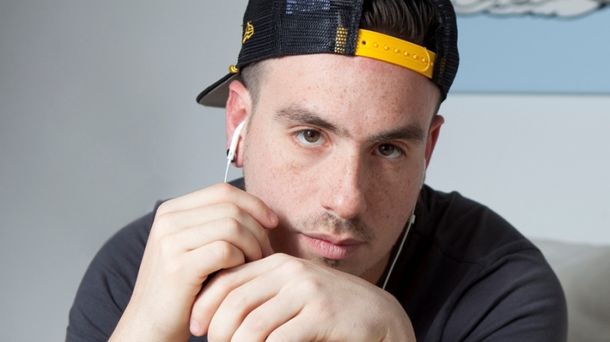 El sex symbol del verano, denunciado por fiestero