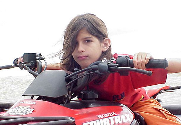 Chicos en cuatriciclo 02