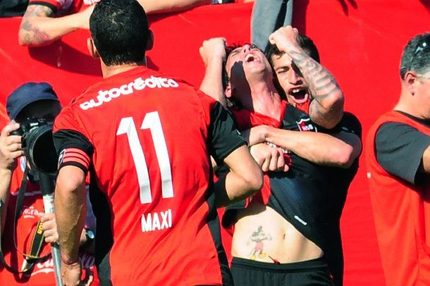 En la última pelota, Newells amargó a Central en el Gigante de Arroyito