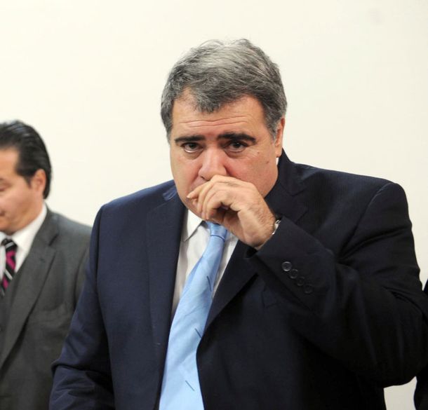 Ahora Pierri dice que no dejó la defensa de Mangeri