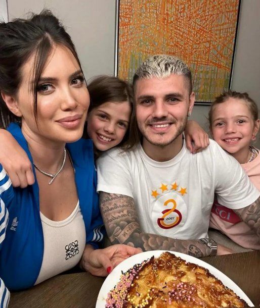 Mauro Icardi con Wanda Nara y sus hijas en Turquía