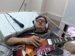 desde la clinica, charly garcia homenajeo a cerati dedicandole un tema desde la clinica, charly garcia homenajeo a cerati dedicandole un tema