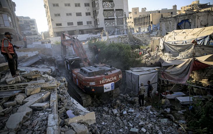 El derrumbe de un edificio dañado por la guerra en Gaza dejó al menos 20 muertos y decenas de desaparecidos.