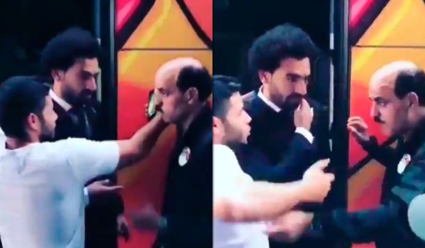 A Salah le tocaron el hombro lesionado para una foto: su reacción es imperdible