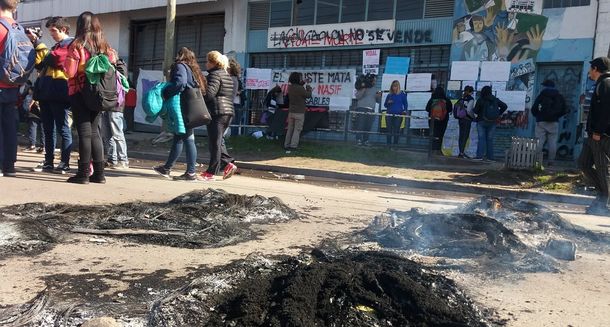 Docentes y auxiliares denuncian que se llevaron expedientes del Consejo Escolar de Moreno