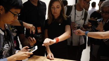 el nuevo iphone no convencio a inversionistas: apple cayo 2% en wall street el nuevo iphone no convencio a inversionistas: apple cayo 2% en wall street