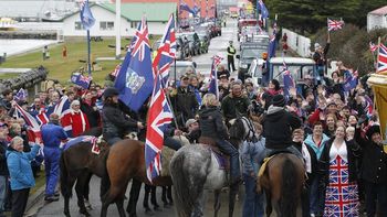 el reino unido hace campana por malvinas en bolivia el reino unido hace campana por malvinas en bolivia