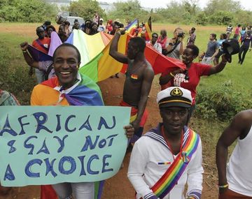 Promulgan en Uganda una ley que castiga con cadena perpetua las relaciones gay