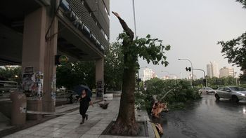 a mas de un dia del temporal, parte del conurbano sigue sin luz