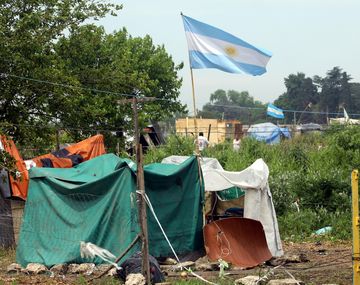Comenzó el censo en la toma del predio de Merlo