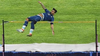 lavezzi bromea en twitter sobre la caida que lo dejo sin final de copa america lavezzi bromea en twitter sobre la caida que lo dejo sin final de copa america