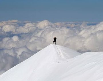 Hallan sin vida a cinco montañistas en los Alpes