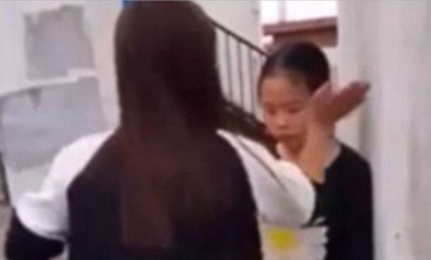 Filman a una adolescente aguantando tres horas de bullying