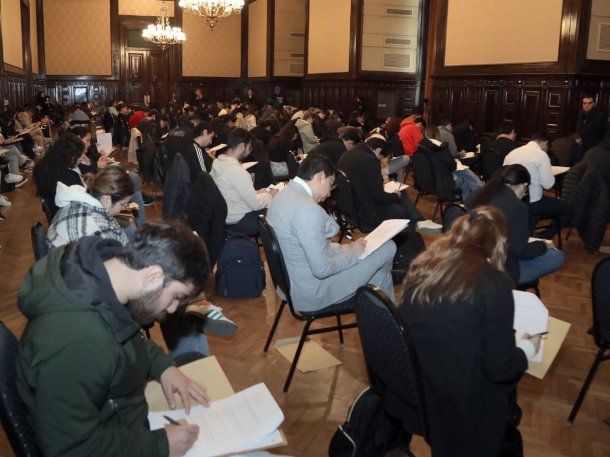 Escándalo con las residencias: ninguno de los 117 médicos convocados logró revalidar su nota