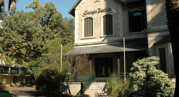 Detuvieron a un hombre por fotografiar a nenas a la salida de los colegios