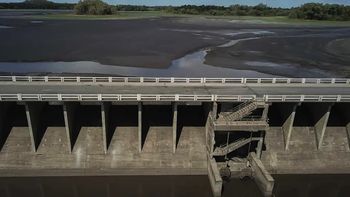 El gobierno uruguayo destina 40 millones de dólares adicionales a obras para paliar la crisis del agua. El gobierno uruguayo destina 40 millones de dólares adicionales a obras para paliar la crisis del agua.