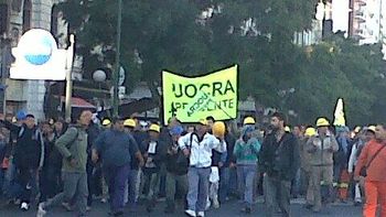 caos en la zona del obelisco por una protesta de la uocra caos en la zona del obelisco por una protesta de la uocra